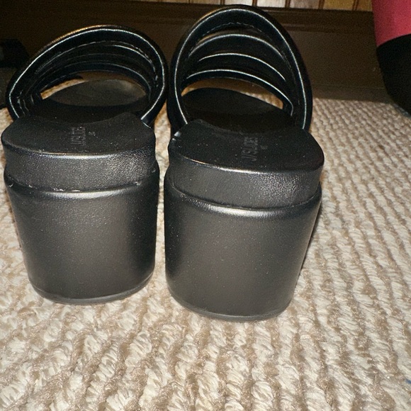J SLIDES QUIRKY PLATFORM SANDAL SIZE 8 1/2 NWT BLACK - Picture 6 of 11